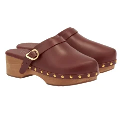 Classic closed clog chestnut