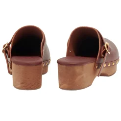 Classic closed clog chestnut