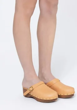 Classic closed clog natural