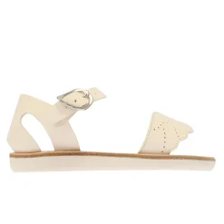 Little andromeda soft off white