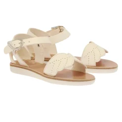 Little andromeda soft off white